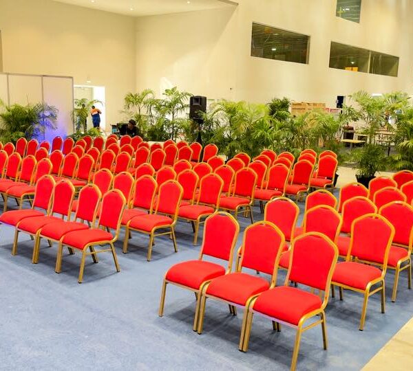 Ayuf Holding Côte d’Ivoire – expert en bâtiments modulaires, structures temporaires et solutions événementielles