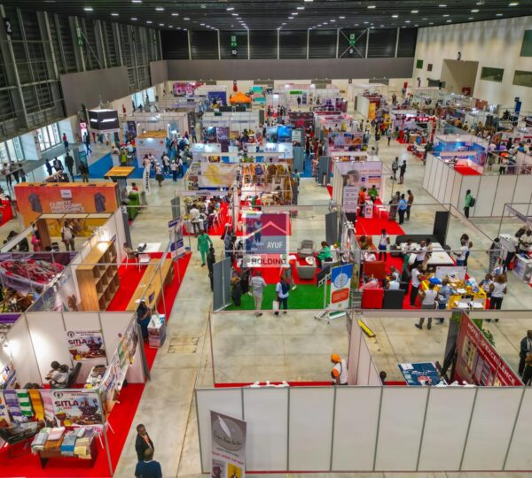 Ayuf Holding Côte d’Ivoire – expert en bâtiments modulaires, structures temporaires et solutions événementielles